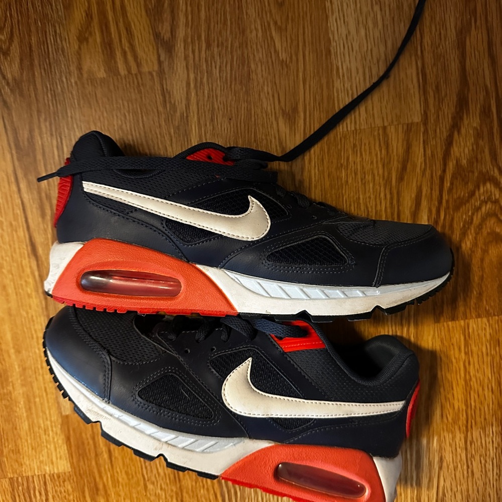 Nike Air Max IVO shoes Women's 9.5 EUC